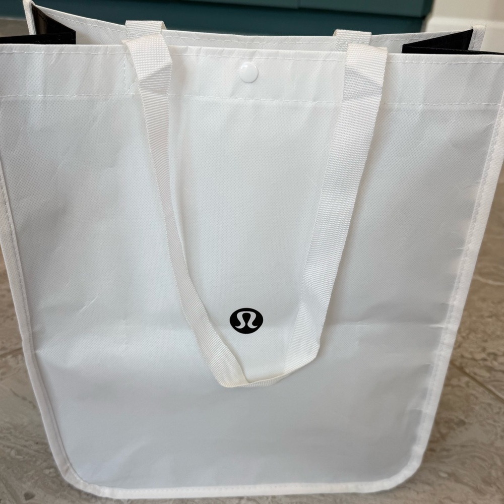 lululemon Large White and Black Tote Bag - Picture 6 of 10